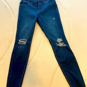 Distress Skinny Jeans